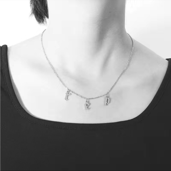 🎵 TAYLOR SWIFT NECKLACES 🎵 - Picture 5 of 16